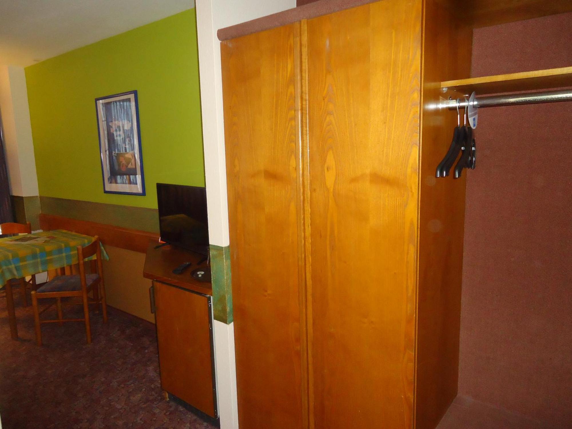 Enjoyhotel Garni Korntal Stuttgart B&B Parkplatz Sprinter Eksteriør bilde