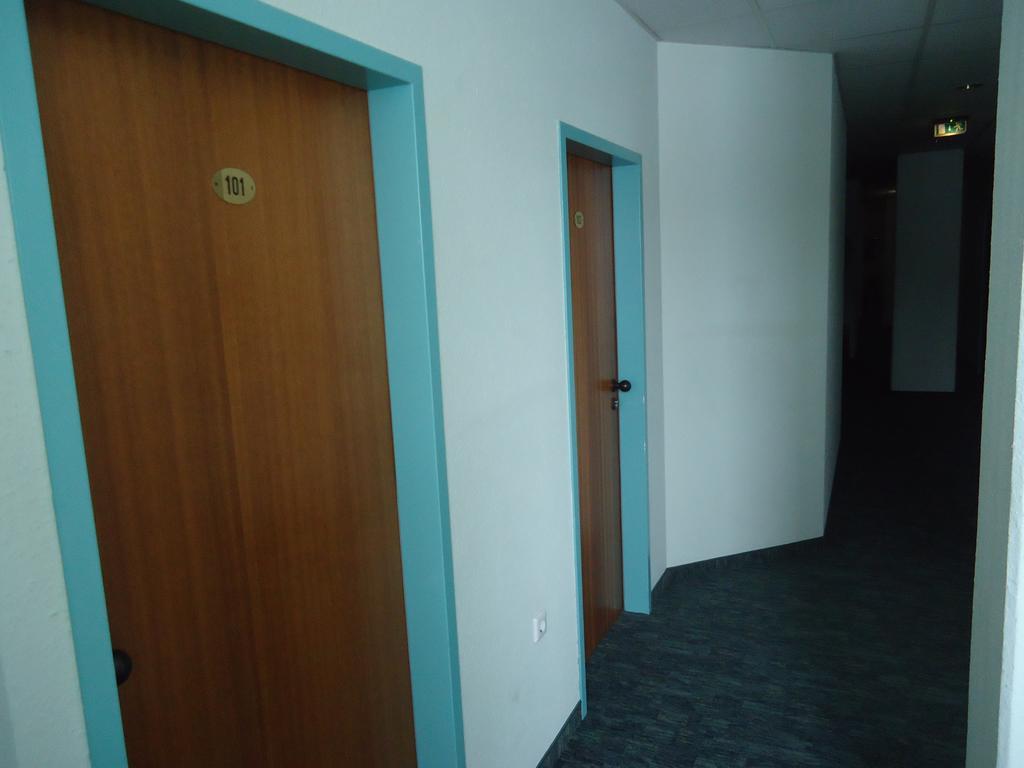 Enjoyhotel Garni Korntal Stuttgart B&B Parkplatz Sprinter Eksteriør bilde