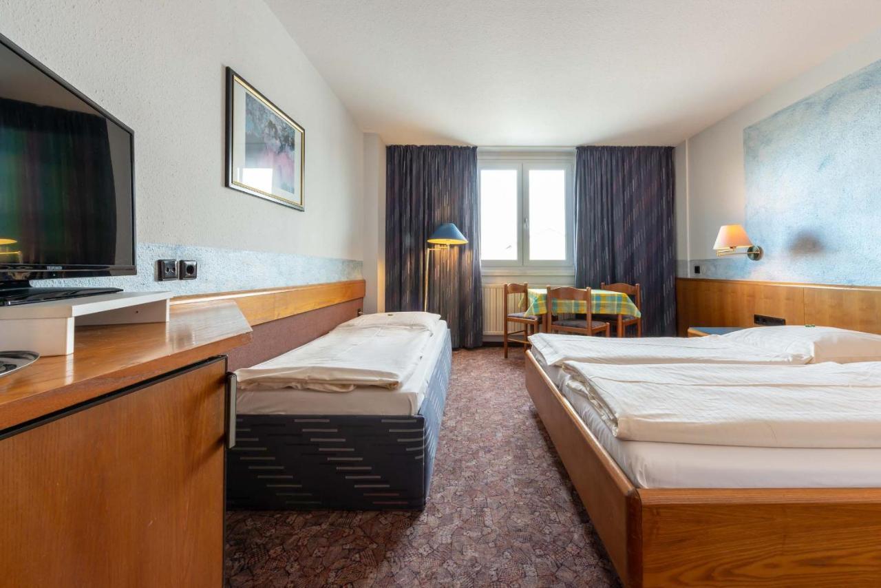 Enjoyhotel Garni Korntal Stuttgart B&B Parkplatz Sprinter Eksteriør bilde