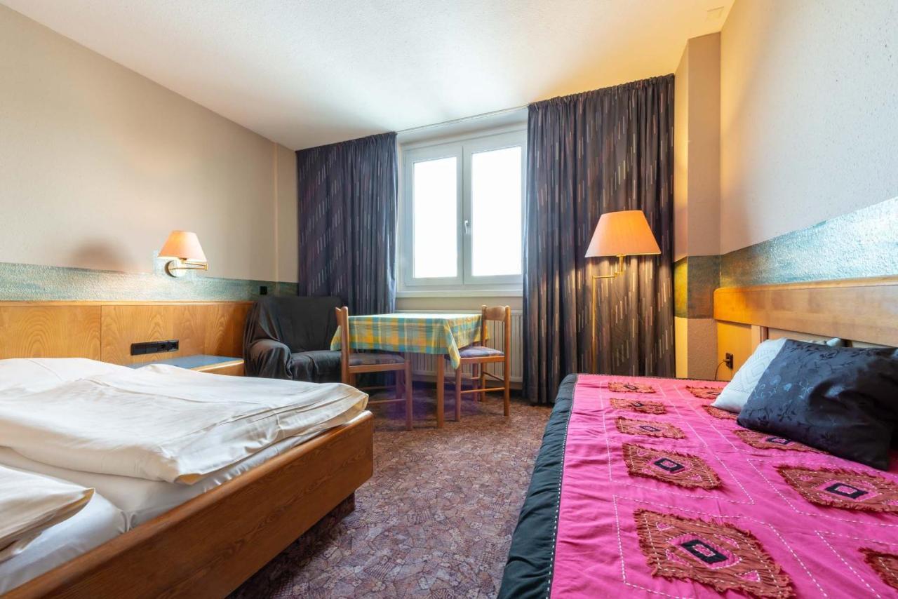 Enjoyhotel Garni Korntal Stuttgart B&B Parkplatz Sprinter Eksteriør bilde