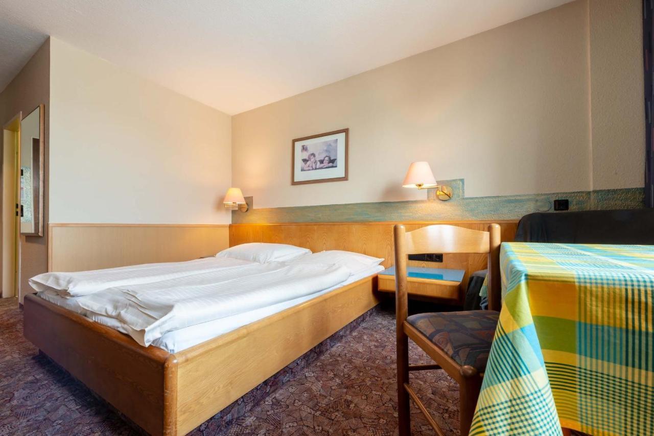 Enjoyhotel Garni Korntal Stuttgart B&B Parkplatz Sprinter Eksteriør bilde